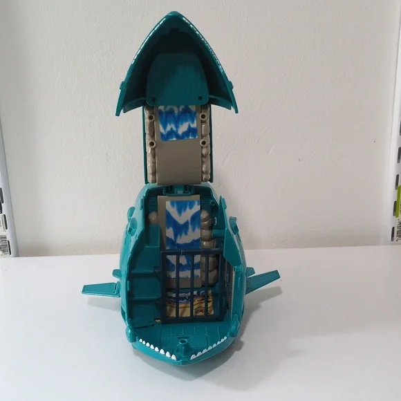 Vintage Battle Beast Shocking Shark Transport Station - Picture 3 of 10